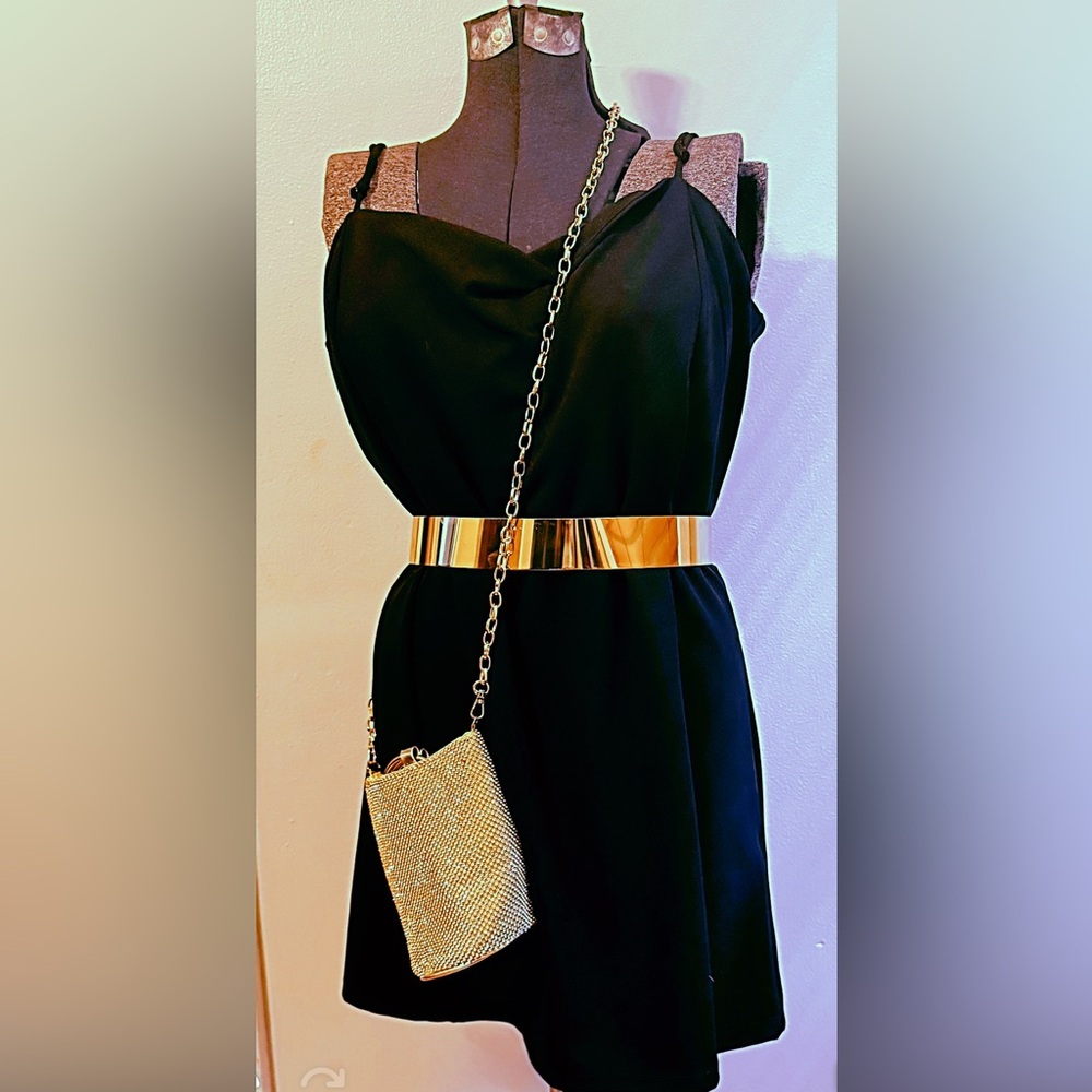Excellent condition H&M mini dress. Adjustable spaghetti straps, worn once.